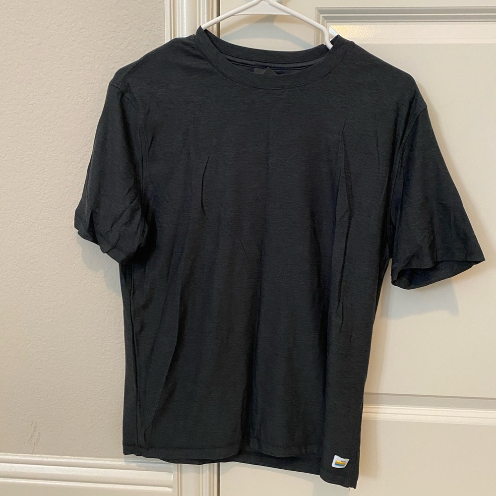 Vuori men short sleeve Strato Tech Tee size M